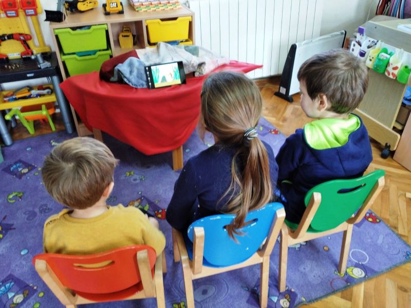 Film za vrtiće i osnovne škole uspješno se provodi i na Korčuli – Vrtićka djeca iz Korčule, Pupnata i Čare uživala su u našim filmovima.