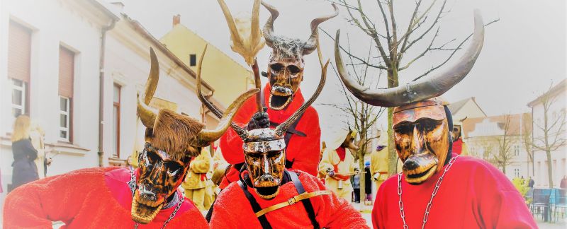 FAŠENJSKI TORK / Dvorana Zrinski / Scheier / utorak / 21.2.2023. / 19.00 – 20.00 sati / izložba tradicijskih maski, kostima, fotografija i rekvizita / nastup KUD-a Podturen